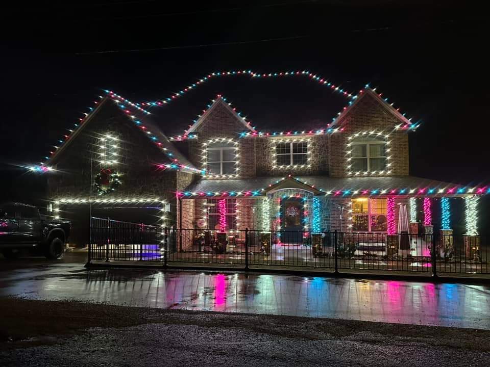 Multicolor holiday roofline